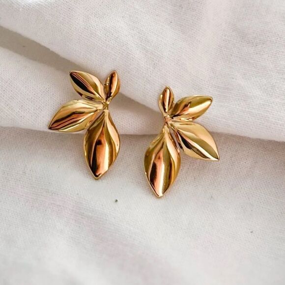 Leaf decor stud earrings A105 - Picture 2 of 6